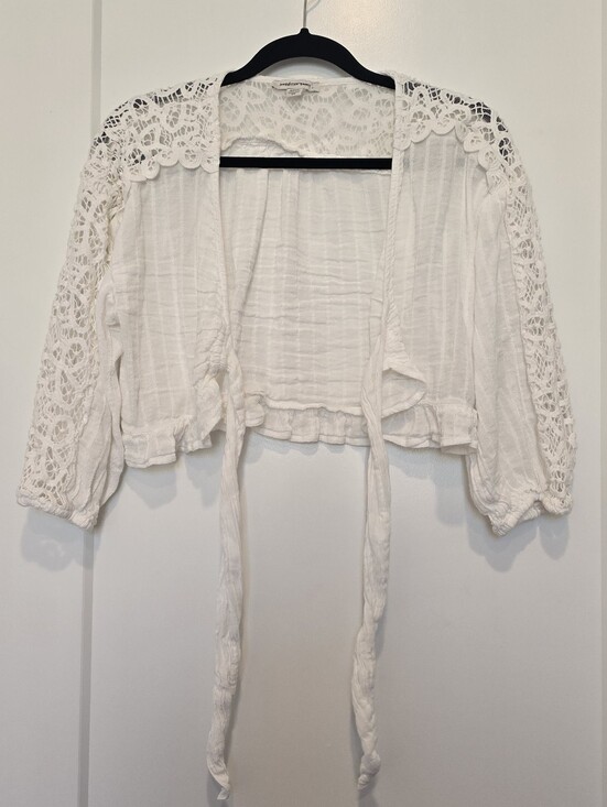 American Eagle Outfitters Tops - American Eagle Outfitters Crochet White Lace Trim Tie-Front Cropped Top